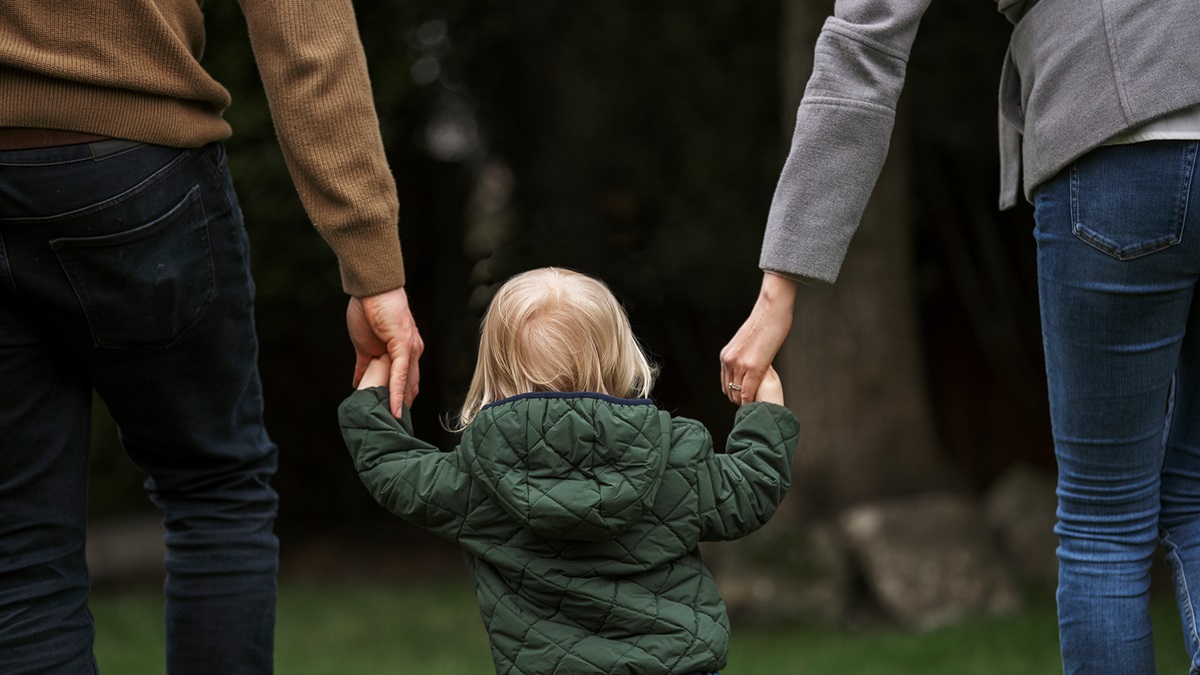 Birth parents and adoptive parents talking with an adoption counselor about open adoption vs co-parenting